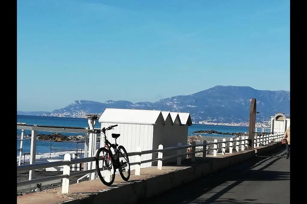 Le Jardin De La Mer, Plage, Jardin, Parking , Velos Villeneuve-Loubet France
